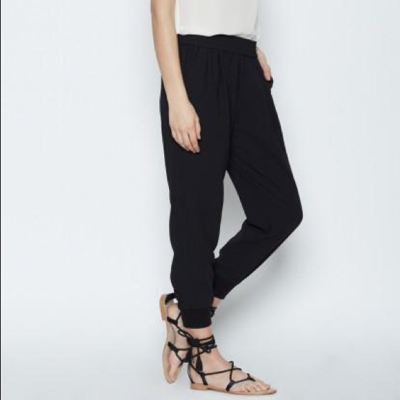 Joie Pants - Joie Mariner Crop Pant. Black/caviar. Size XS.